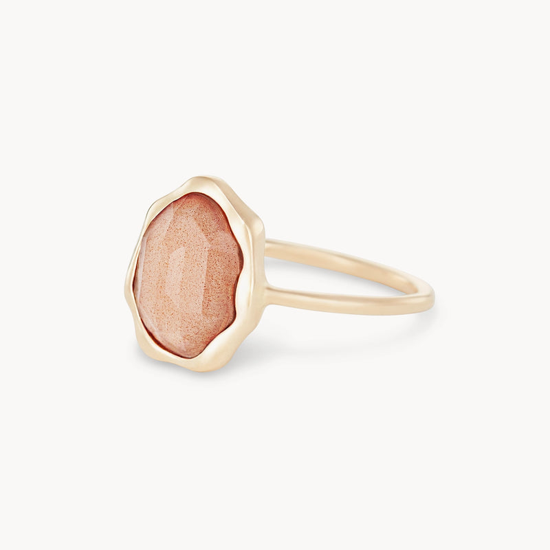 peach moonstone mood ring - 14k yellow gold